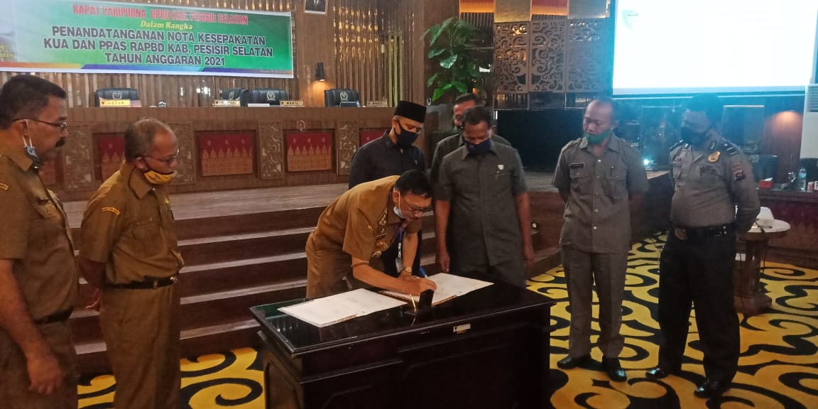 PENANDATANGANAN PERSETUJUAN BERSAMA KUA DAN PPAS RAPBD KABUPATEN PESISIR SELATAN TAHUN ANGGARAN 2021
