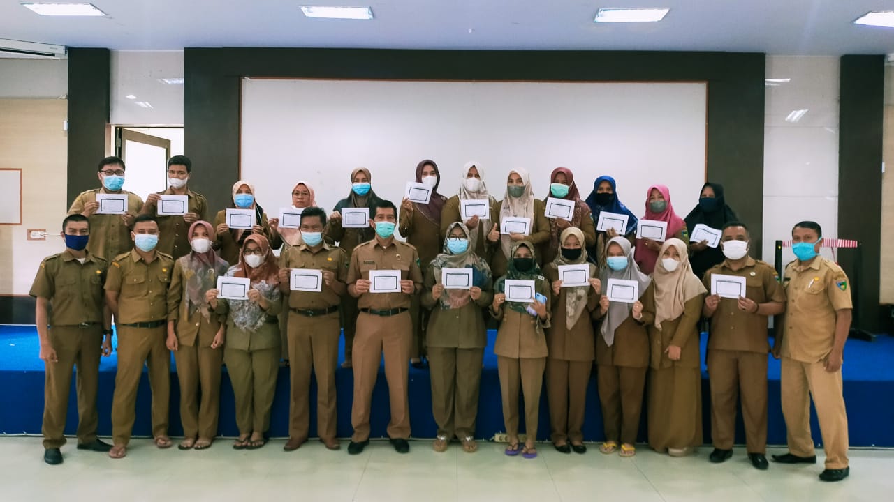 PELAKSANAAN VASKSINASI NASIONAL DI BAPEDALITBANG KAB PESISIR SELATAN