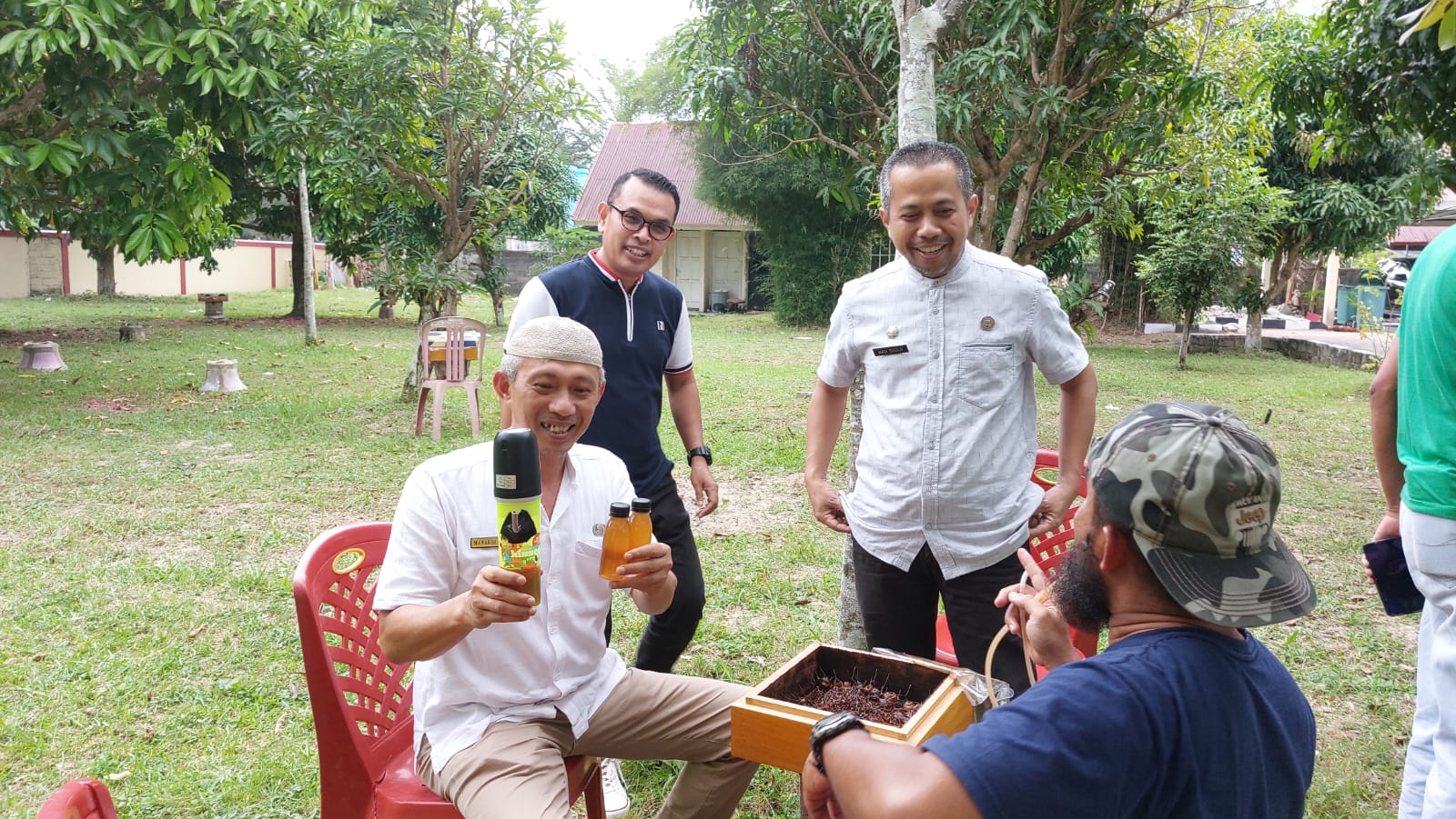 BAPEDALITABNG PESISIR SELATAN PANEN BUDI DAYA TRIGONA (GALO-GALO)