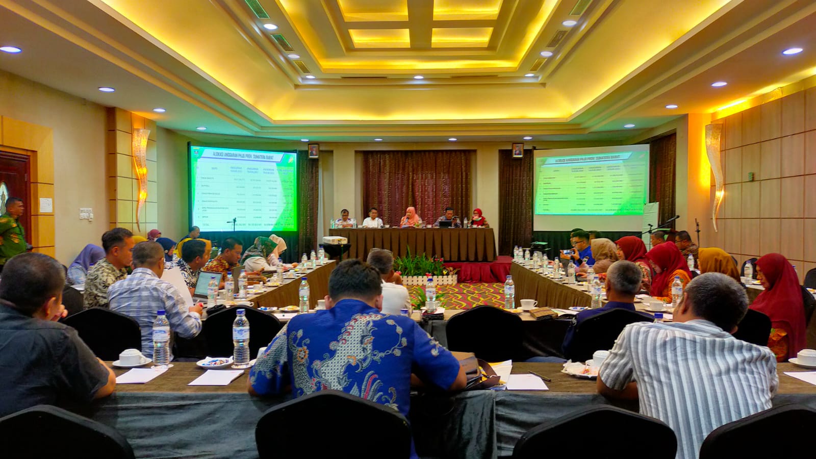 RAPAT EXIT STRATEGY PROGRAM HIBAH JALAN DAERAH (PHJD) PROVINSI SUMATERA BARAT DI GRAND ROCKY HOTEL