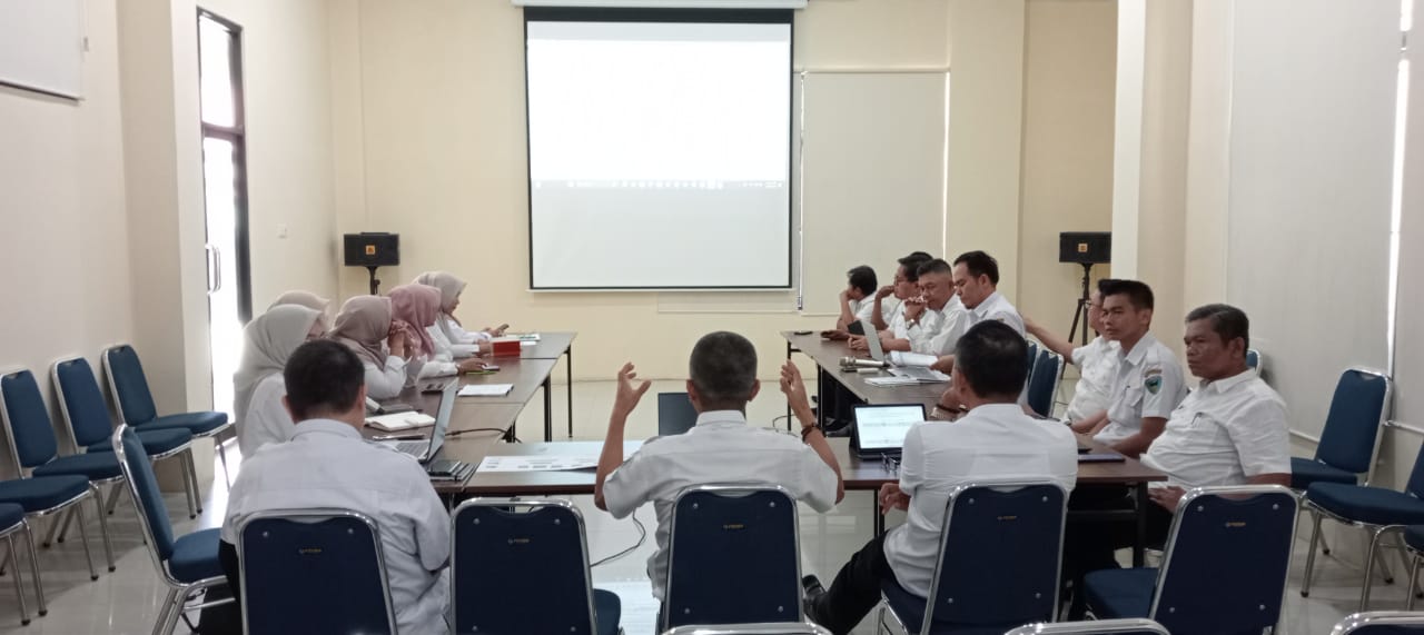 KEPALA BAPEDALITBANG GELAR RAPAT EVALUASI PENULISAN RPJMD KABUPATEN PESISIR SELATAN 2025-2029