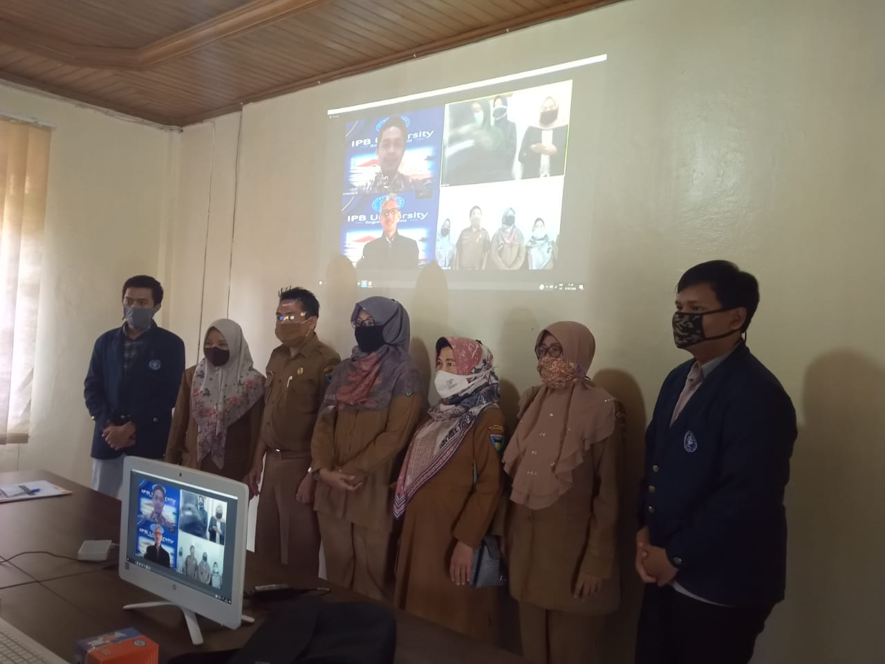 MENGIKUTI VIDCON BERSAMA REKTOR IPB DAN PEMERINTAH DAERAH DALAM RANGKA SERAH TERIMA MAHASISWA KKN 
